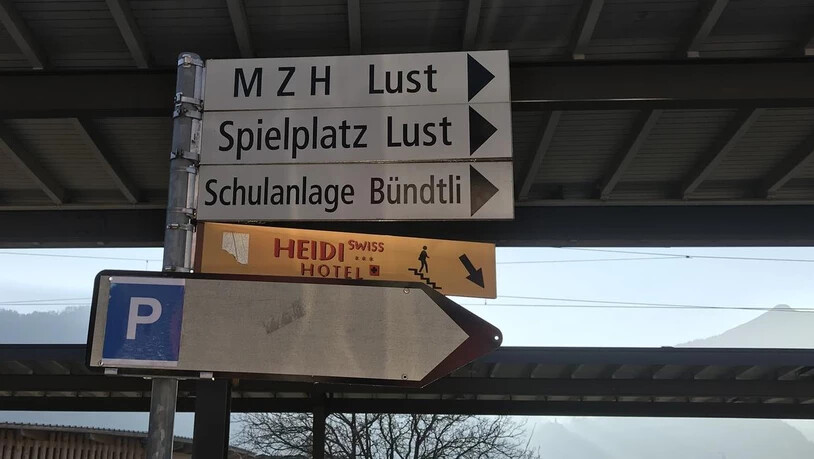 Rund um die Schulanlage Maienfeld hat die Polizei Personen kontrolliert.