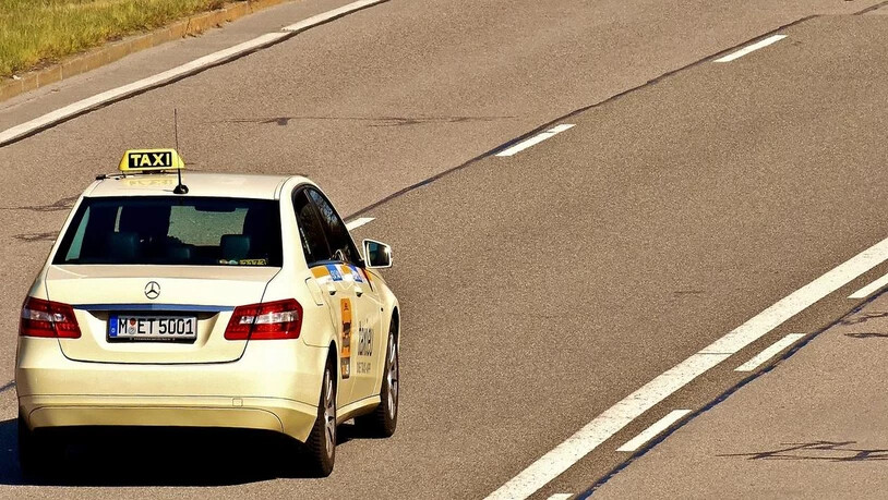 Ein junger Mann liess sich mit dem Taxi von München statt ins Hotel nach Hause in die Schweiz chauffieren.