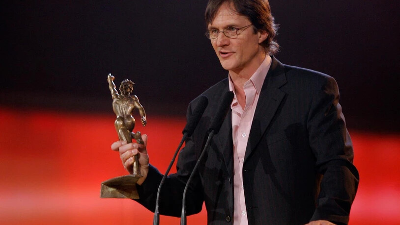 2007: Nach dem 3. von 6 Meistertiteln mit dem HCD wird Del Curto an den Sports Awards als Trainer des Jahres ausgezeichnet.