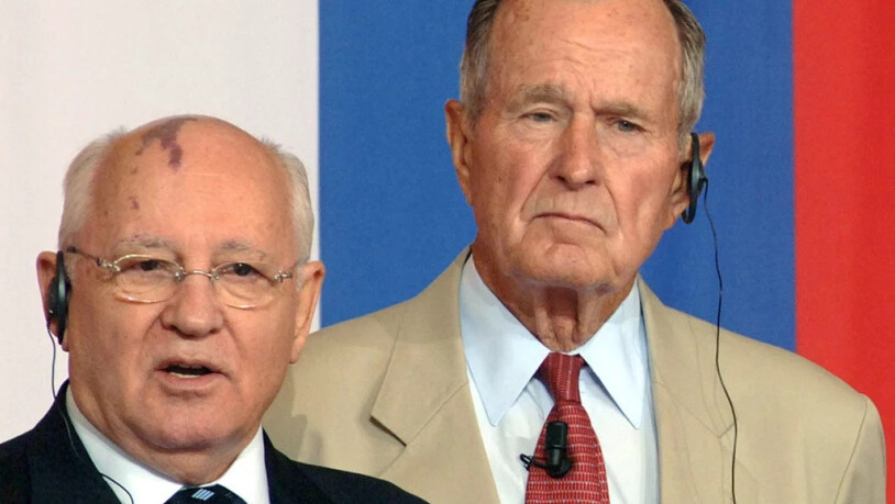 Der frühere US-Präsident George H.W. Bush (r.) war von Beginn an ein Unterstützer der deutschen Wiedervereinigung und redete dem sowjetischen Präsidenten Michail Gorbatschow (l.) entsprechend ins Gewissen. (Archiv)
