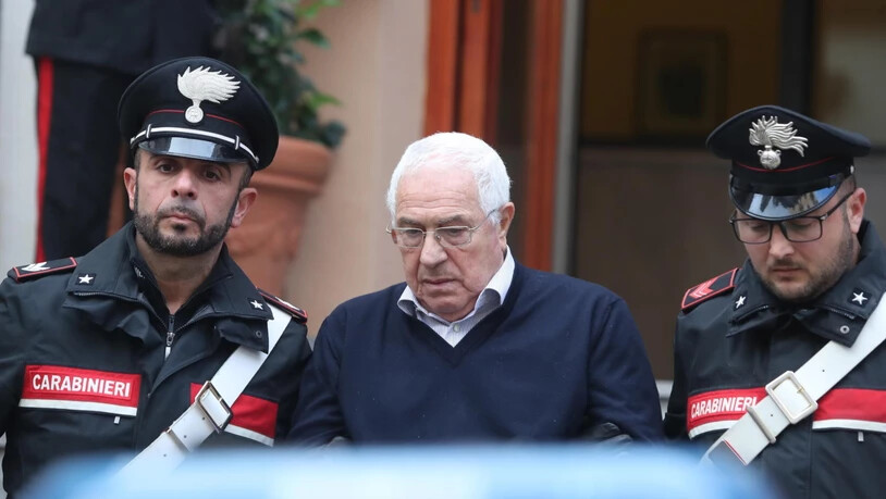 Ab hinter Gitter: Der 80-jährige neue Boss der sizilianischen Mafia Cosa Nostra nach seiner Verhaftung in Palermo.