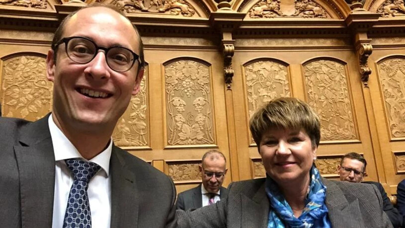 Selfie: Der Bündner Nationalrat Martin Candinas mit der neuen Bundesrätin Viola Amherd. 