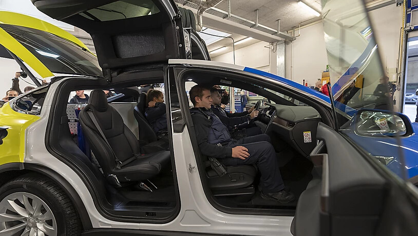 Im Einsatz auf den Strassen Basels stehen die Teslas ab Frühjahr 2019. Zunächst werden die Mitarbeitenden der Polizei geschult.