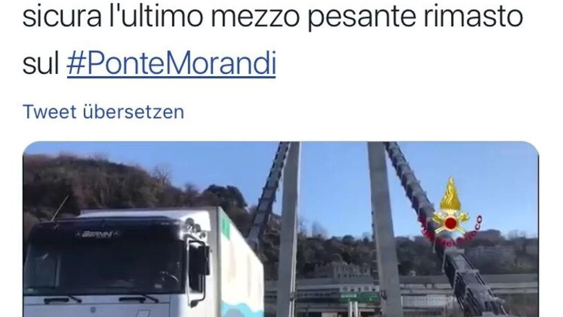 Der letzte: Am Samstag rollte vier Monate nach dem Einsturz der letzte verbliebene Lastwagen von der Unglücksbrücke in Genua.