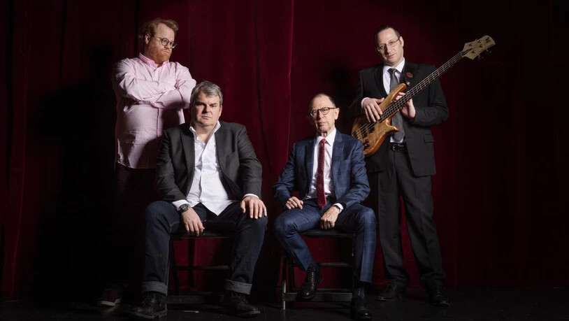 Dominique Müller, Mike Müller, Viktor Giacobbo und Daniel Ziegler machen Giacobbo/Müller in Therapie.