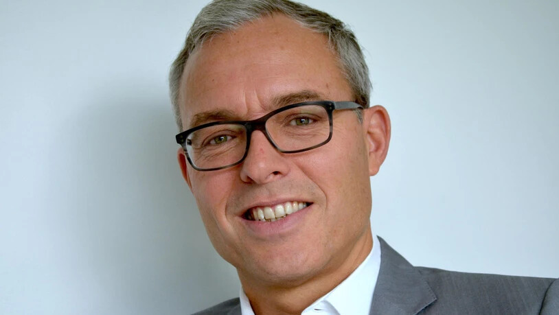 Wer zieht bald ins Rathaus Uznach ein und präsidiert die Einrosenstadt? Die zwei offiziellen Bewerber haben ihren Wohnsitz aktuell in Grabs beziehungsweise im zürcherischen Rüschlikon. Archivbild