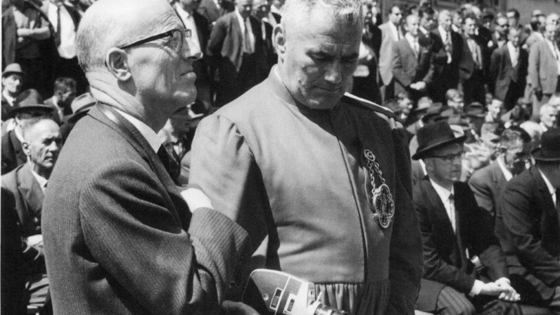 Der Glarner Fotograf Hans Schönwetter hat 800 Filmrollen hinterlassen, die nun digitalisiert und online gestellt wurden.