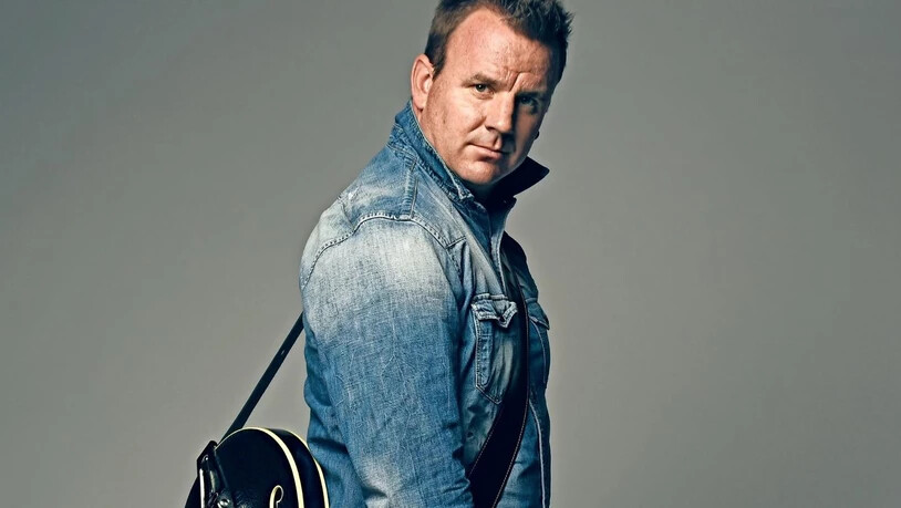 Treuer Begleiter: Phil Holmes spielt seit seiner frühesten Kindheit Gitarre, heute verdient er seine Brötchen mit der Musik.