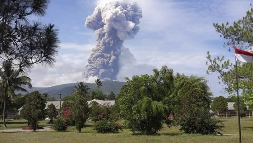 Der Vulkan Soputan auf der indonesischen Ferieninsel Sulawesi war zuletzt Anfang Oktober ausgebrochen. (Archivbild)