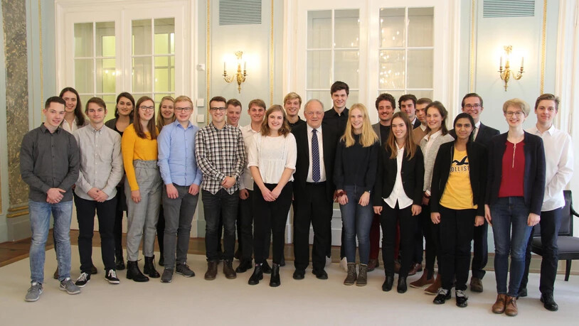 Die Teilnehmer von Schweizer Jugend fortscht trafen Bundesrat Johann Schneider-Ammann.