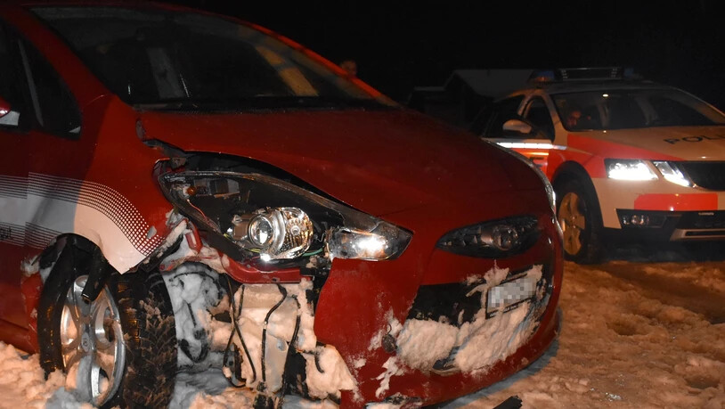 Ein 31-Jähriger musste einem entgegenkommenden Fahrzeug ausweichen und prallte in die Leitplanke. 