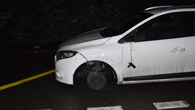 Zweimal kollidierte der Senior mit anderen Autos. Er fuhr trotzdem weiter.