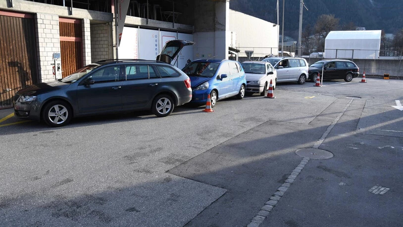 Fünf Autos wurden bei einem Auffahrunfall ineinander geschoben.