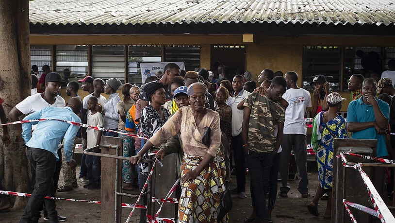Wählerinnen und Wähler brauchten in Kinshasa viel Geduld, um ihre Stimme abzugeben.