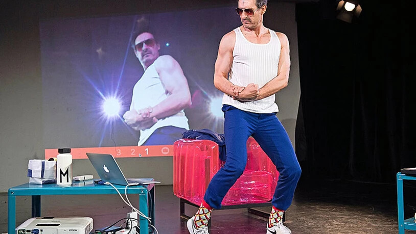 In der Rolle des Frank zelebriert Jürg Gautschi den Körperkult.