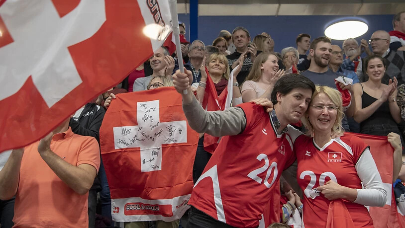 Die Schweizer Fans liessen sich von ihren Volleyballerinnen begeistern