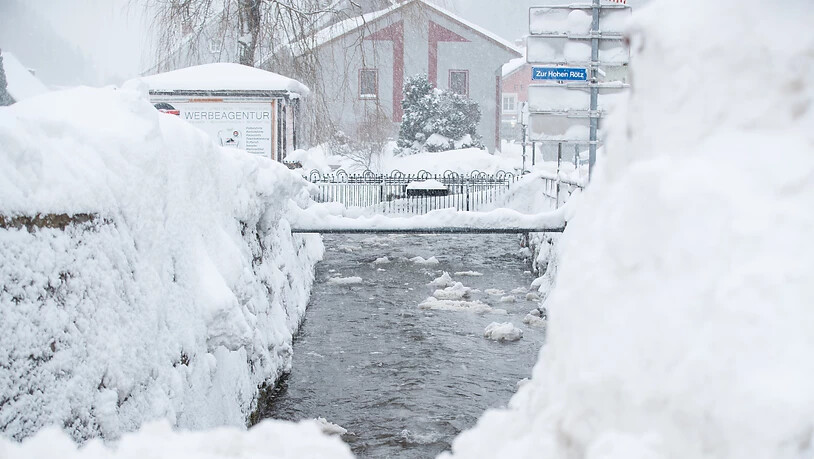 Ist Österreich sind seit dem Wochenende mindestens sieben Menschen in den Schneemassen ums Leben gekommen.