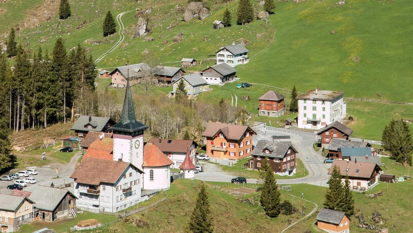 Renaissance: Aus dem historischen Hotel «Willhelm Tell» (weisses Gebäude rechts im Bild) und der danebenliegenden «Post» soll ein neues Hotel werden.