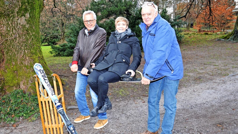 Das OK des Familienskilagers Uznach/Milez: Charles Strotz (links, verantwortlich für die Buchhaltung), Caroline Widmer (Administration) und Hans Zwicky (Verpflegung).