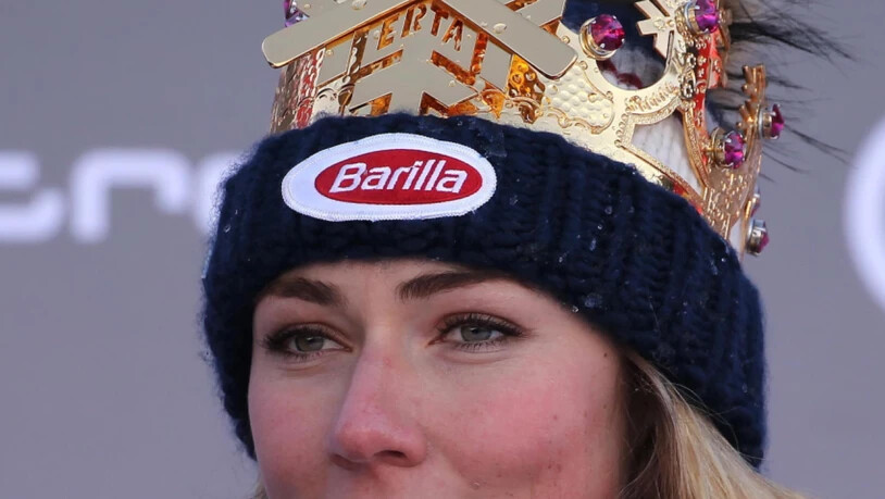 Mikaela Shiffrin standesgemäss mit Krone in Kronplatz