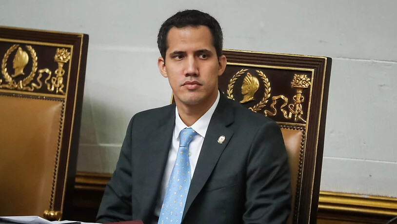 Der oppositionelle Präsident der Nationalversammlung, Juan Guaidó, fordert den venezolanischen Staatschef offen heraus.