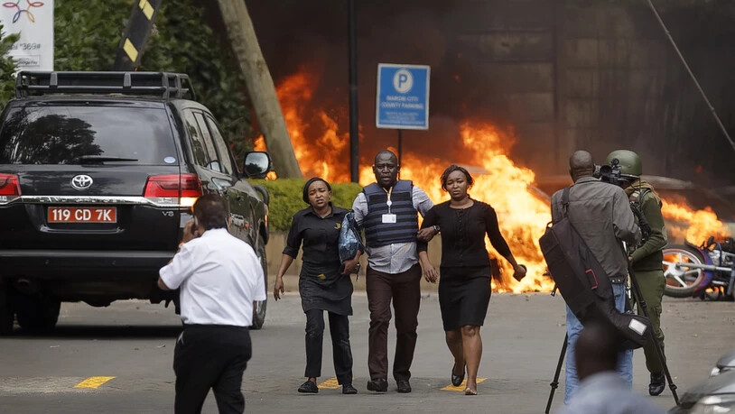 Bei einem Anschlag auf ein Luxushotel in Kenia sind zahlreiche Personen ums Leben gekommen.
