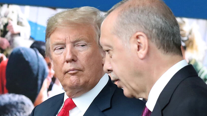 US-Präsident Donald Trump (Links) im Gespräch mit dem türkischen Staatspräsidenten Recep Tayyip Erdogan. (Archivbild)