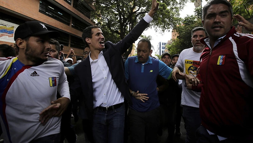 Der 35-jährige Parlamentspräsident Juan Guaidó erklärte sich vor Anhängern zum Interimspräsidenten Venezuelas.