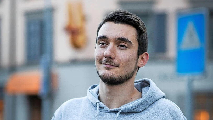 Man nehme das Glarnerland und lasse einen Mord passieren: Mark Schlittler hat als Maturaarbeit einen Heimatkrimi verfasst.