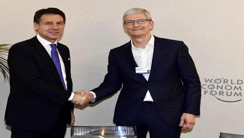 Der italienische Ministerpräsident Giuseppe Conte (links) und der CEO von Apple, Tim Cook rechts), trafen sich.