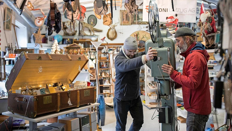 Die Brocki lockt verschiedenste Gesellschaftsschichten an.