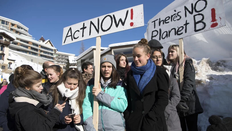 Schüler und Studenten demonstrieren am Freitag in Davos.