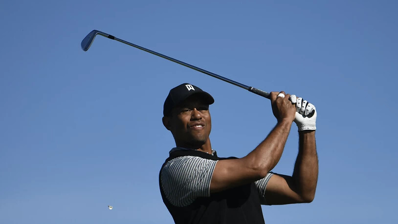 Tiger Woods unter dem blauen Himmel von Südkalifornien