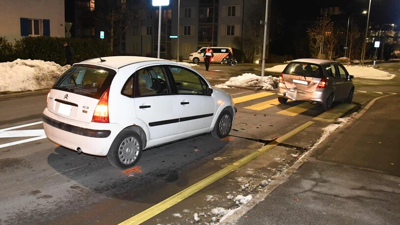 Beide Autos mussten abgeschleppt werden. 