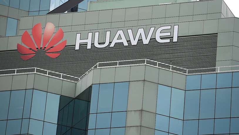 Die EU-Kommission sieht die Beteiligung des chinesischen  Telekommunikationskonzerns Huawei am Aufbau des 5G-Netzes in Europa kritisch. (Archivbild)