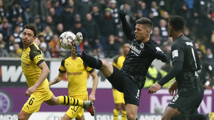 Frankfurts Luka Jovic erzielt hier den Ausgleich zum 1:1 gegen Dortmund