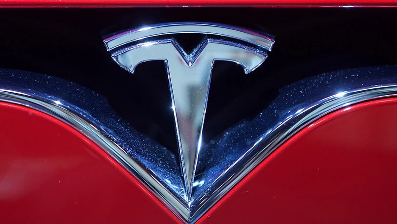 Geht eine Wette auf die nächste Generation an Spreicherlösungen: Der Elektroautobauer Tesla. (Archivbild)