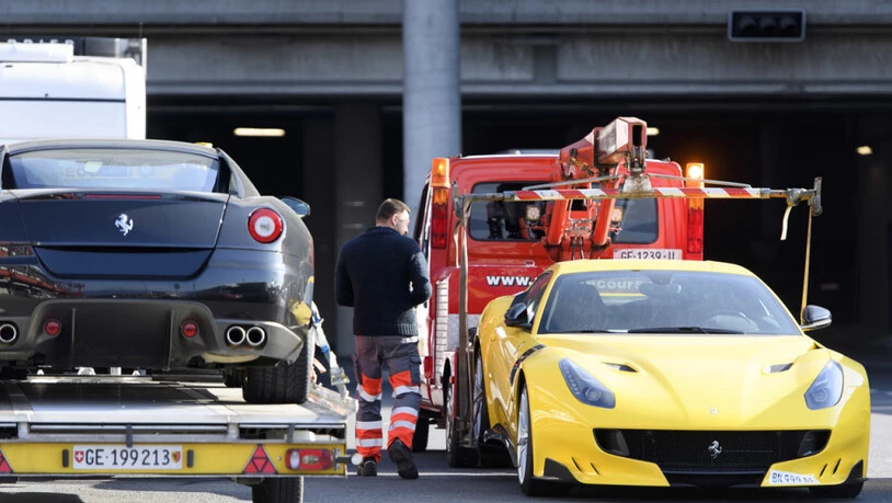 Zwei beschlagnahmte Ferrari von Teodorin Obiang am Flughafen Genf. (Archiv)