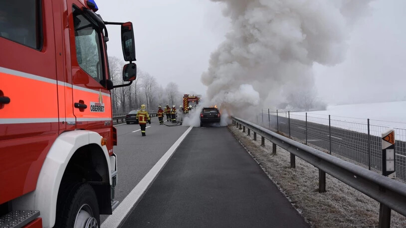 Die Feuerwehr Oberriet konnte das brennende Auto löschen. 