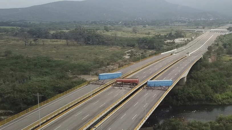 Stillstand: Für Hilfstransporte von Kolumbien nach Venezuela ist bei Cúcuta noch immer kein Durchkommen.