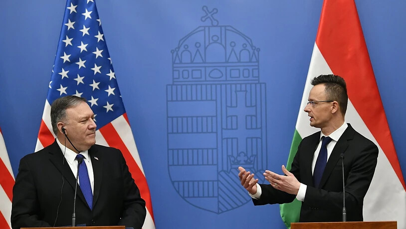 US-Aussenminister Mike Pompeo (links) warnt in Budapest vor einer weiteren Annäherung Ungarns an Russland. Rechts im Bild sein ungarischer Amtskollege Peter Szijjarto.