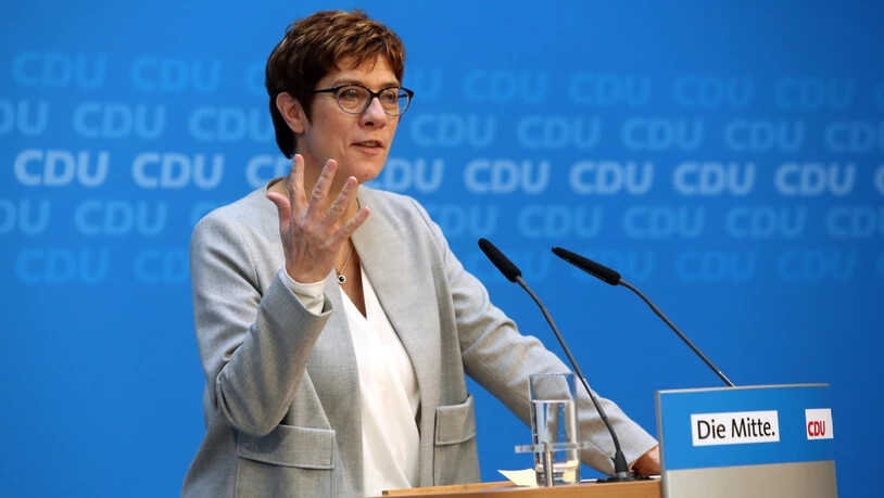 Auf der Suche nach Lösungen in der Migrationspolitik müsse die Union "Humanität und Härte" vereinen, forderte Parteichefin Annegret Kramp-Karrenbauer nach "Werkstattgesprächen" zum Thema Migration.