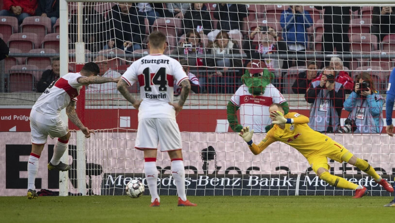 Steven Zuber schiesst zu seinem Premieren-Treffer für Stuttgart ein