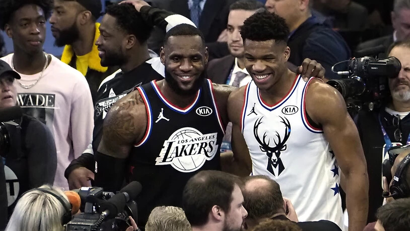 Die Captains LeBron James (links) und Giannis Antetokounmpo durften sich nach einer Fan-Abstimmung ihr Team für das NBA All Star Game zusammenstellen