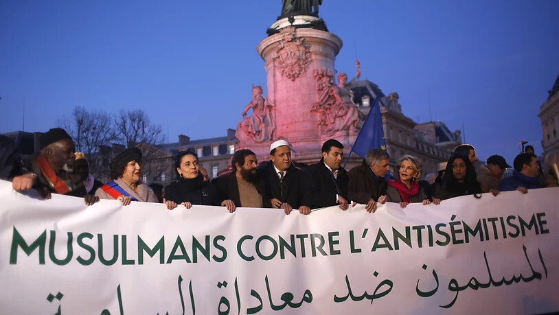 Französische Muslime an der Kundgebung gegen Antisemitismus in Paris.