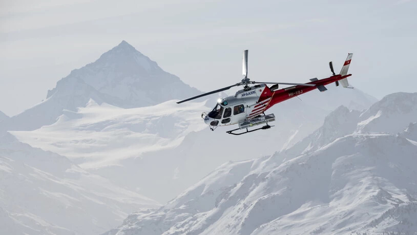 Acht Helikopter der Air-Glaciers und der Air-Zermatt standen bei den Sucharbeiten im Einsatz