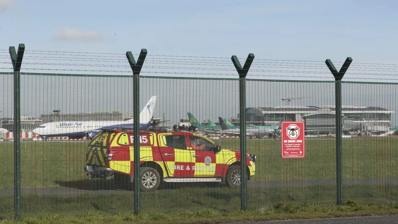 Der Flughafen von Dublin ist wegen eines Drohnenalarms vorübergehend gesperrt worden. (Nial Carson/PA via AP)
