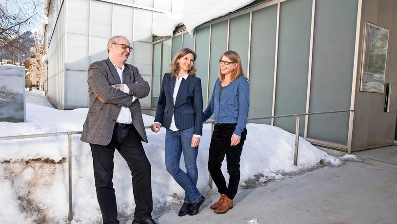 Stiftungsratspräsident Günther Ketterer (links) mit dem neuen Führungsduo Dolores Mark (Mitte) und Annick Haldemann.