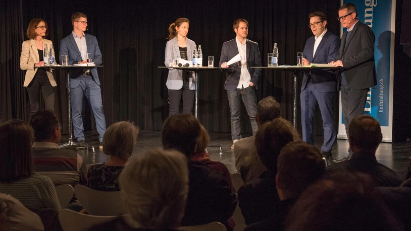 Wahlkampf: Die vier Kandidaten für den freien Ständeratssitz stellen sich den Fragen der Moderatoren und des Publikums.