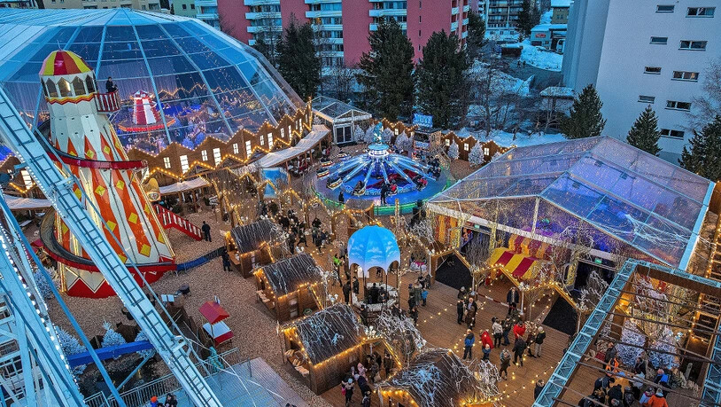  am Abend dürfen dann die Einheimischen das Gelände stürmen.